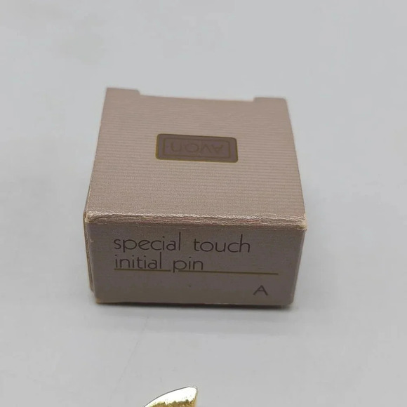 Vintage 1986 Avon Special Touch Initial A Pin Brooch Gold Plated Retro - Picture 2 of 5